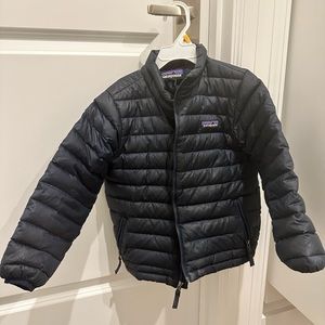 Patagonia boys 5T navy blue down sweater jacket